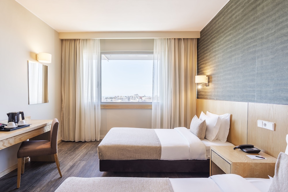 Standard Double or Twin Room - Photo 4