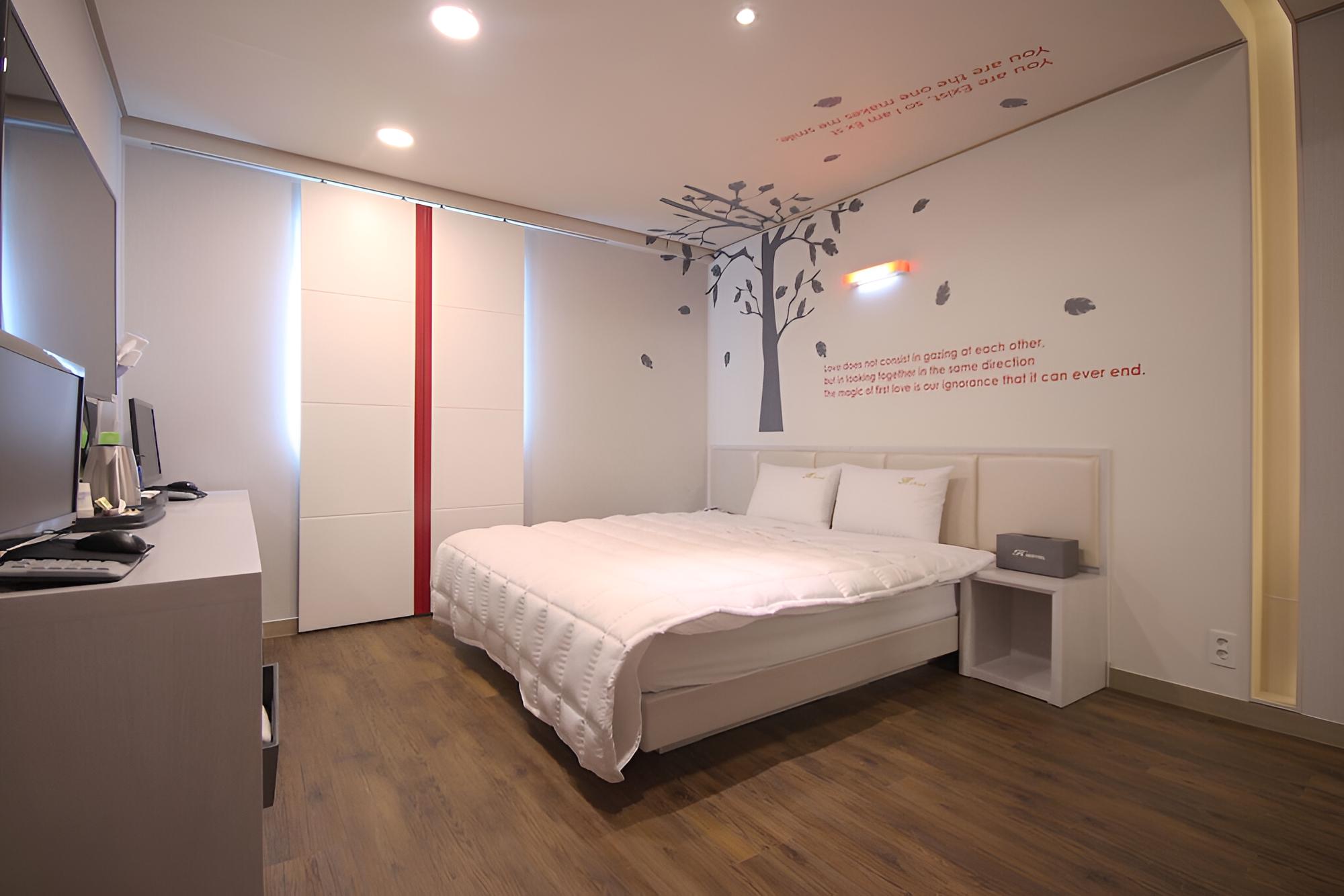 Room (Semi-Special Room)