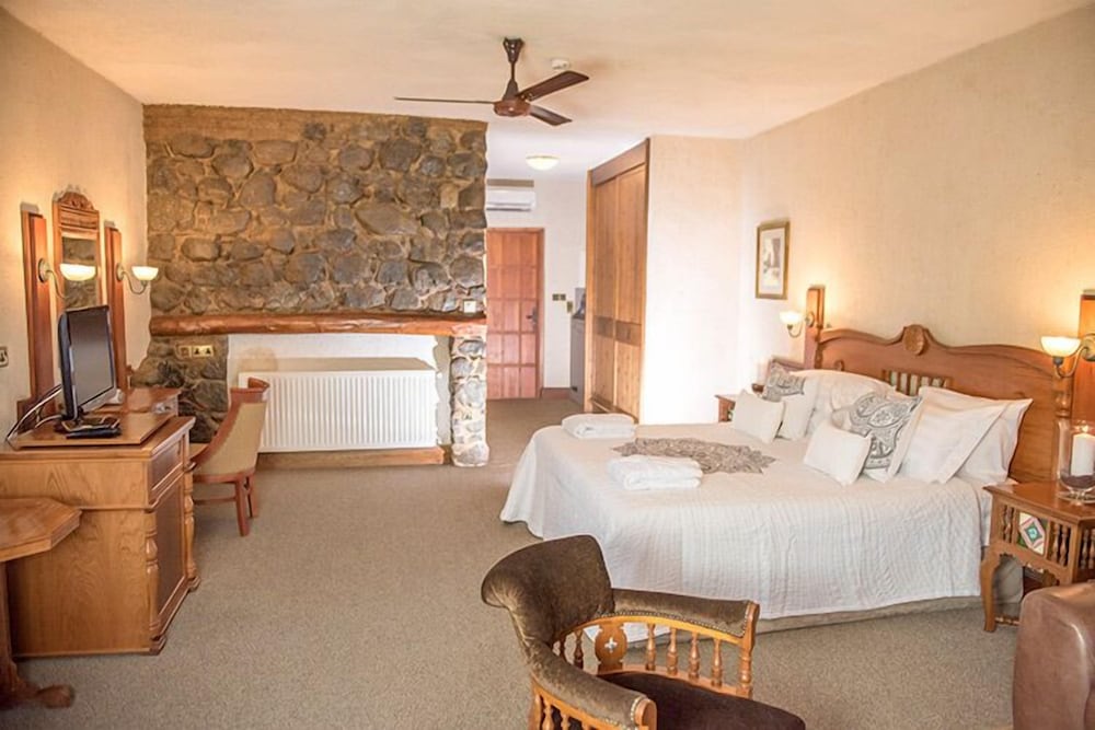 Junior Double or Twin Room (Suite) - Photo 5