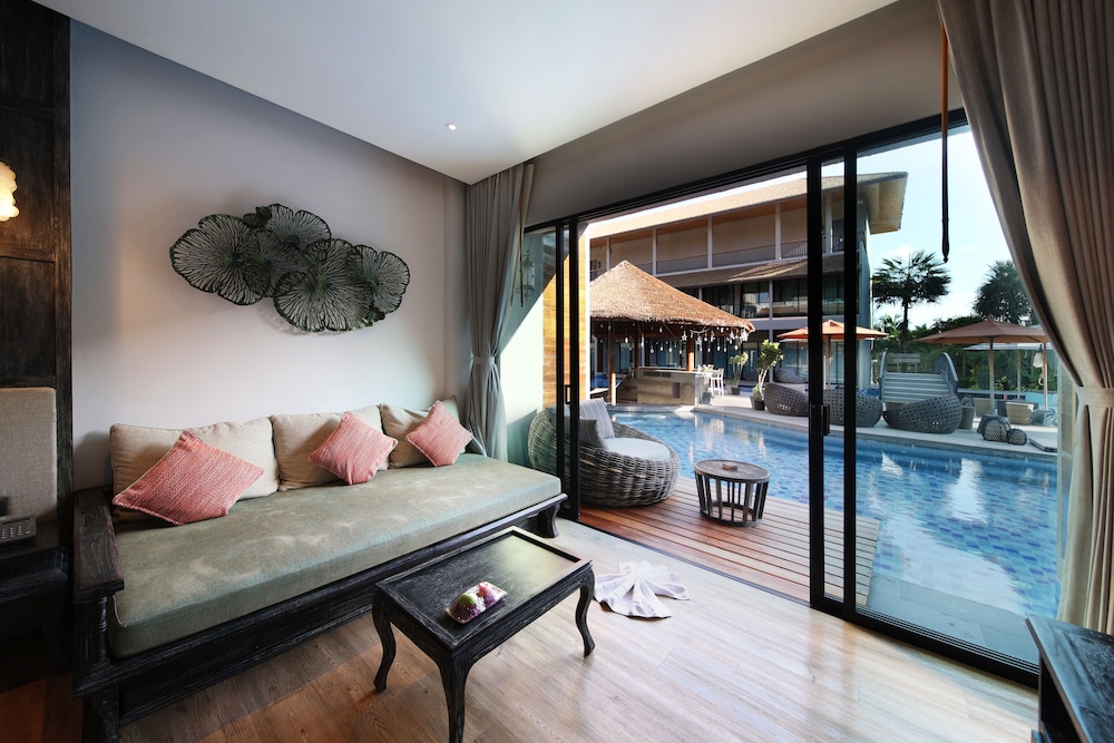 Deluxe Pool Access - Photo 12
