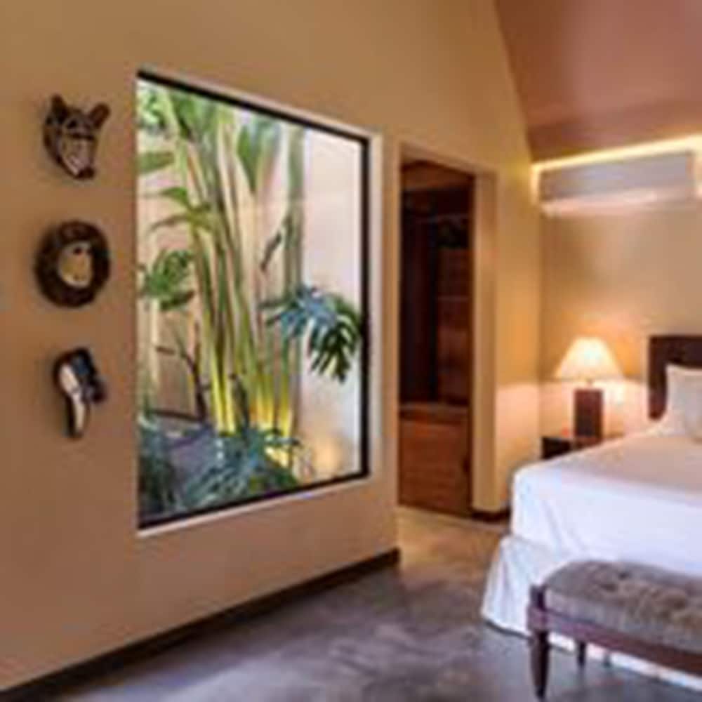Suite, 1 King Bed, Non Smoking (Garden) photo 1