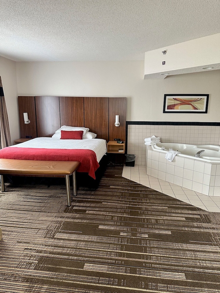 Deluxe Room, 1 King Bed, Jetted Tub photo 2