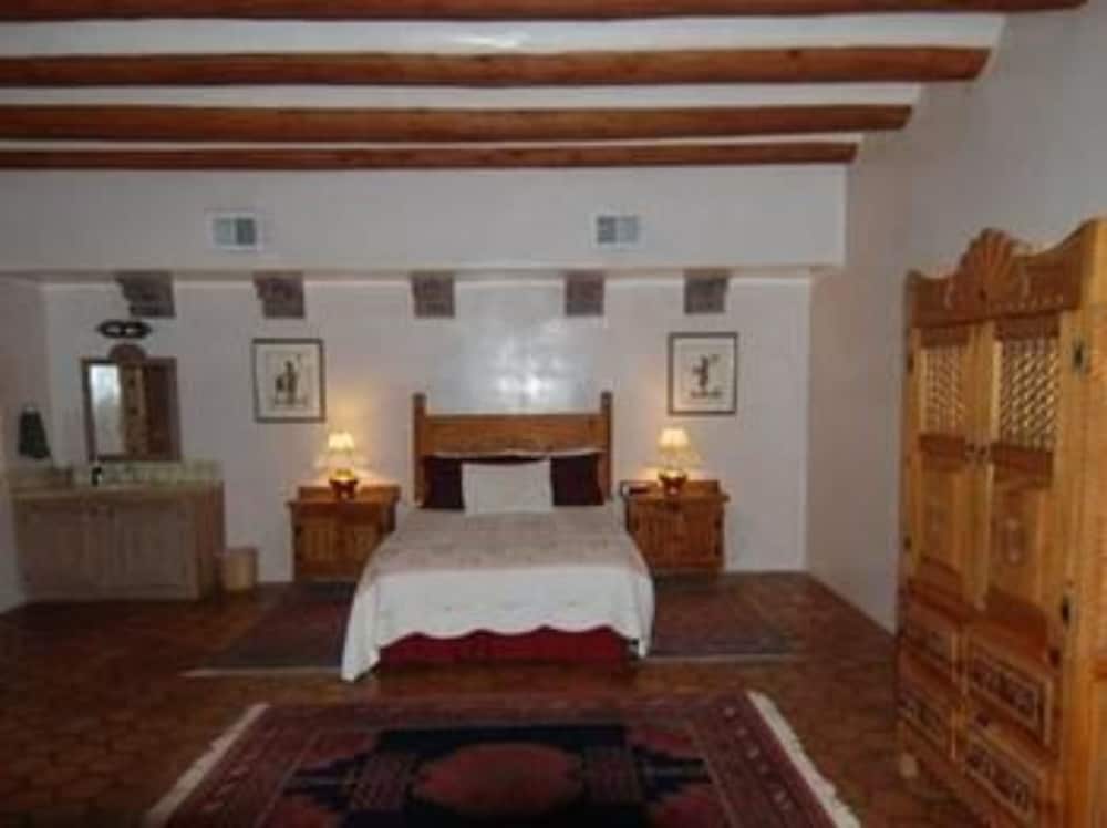 Luxury Room, Ensuite (one queen) photo 3