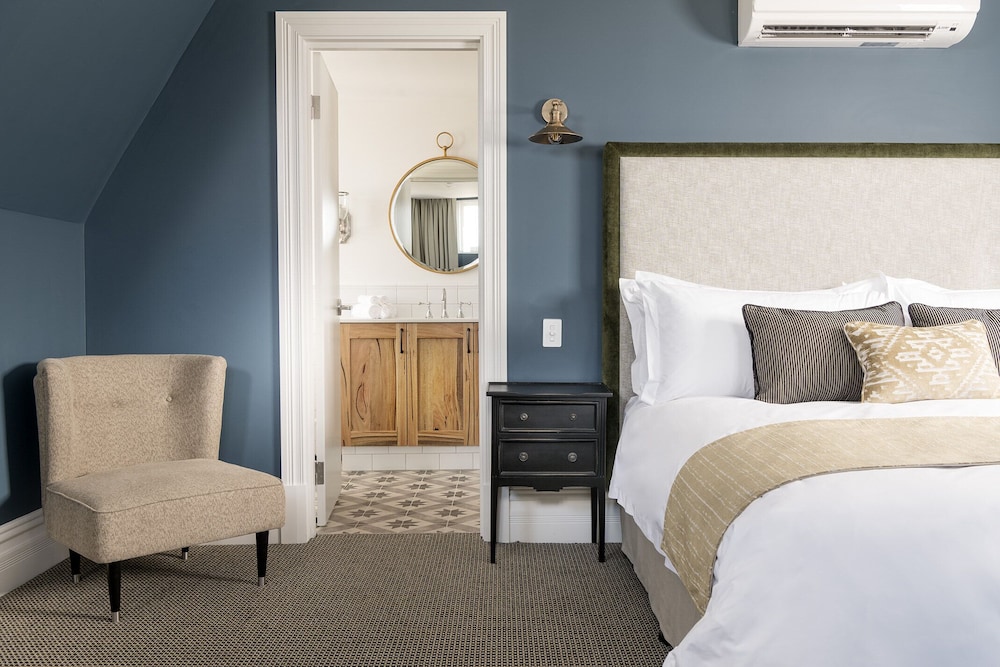 Deluxe Suite, 1 King Bed photo 3