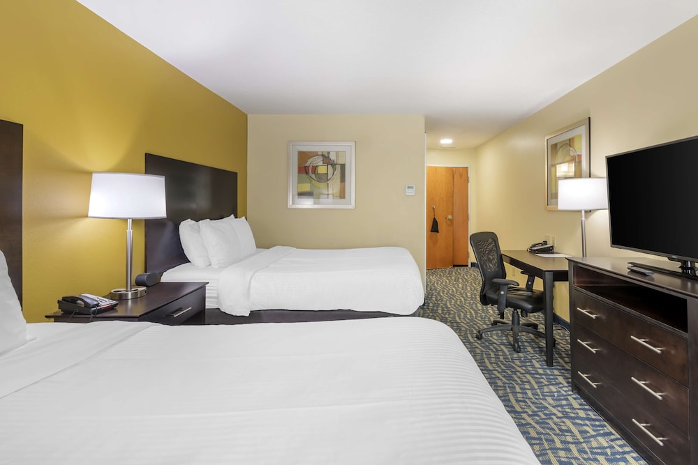 Standard Room, 2 Queen Beds, Accessible, Bathtub - Photo 4