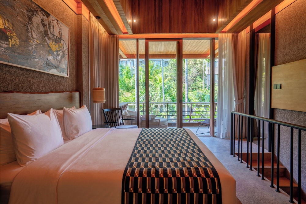 Executive Suite - Photo 1