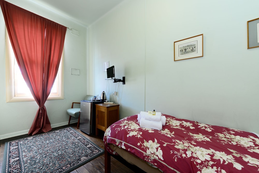 Standard Suite, 1 Bedroom, Non Smoking, Shared Bathroom (Single suite) photo 3
