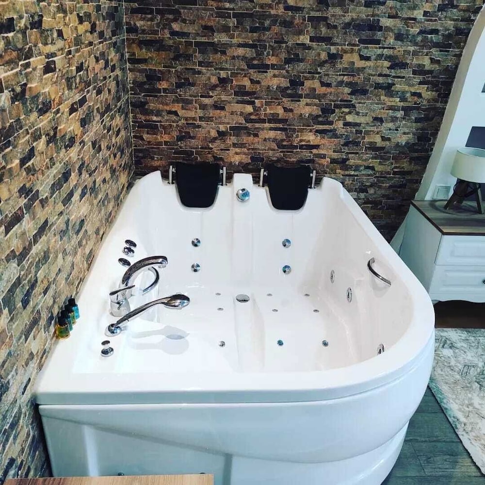 Deluxe Double Room, Jetted Tub photo 2