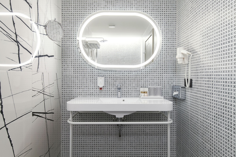 Suite - Photo 2