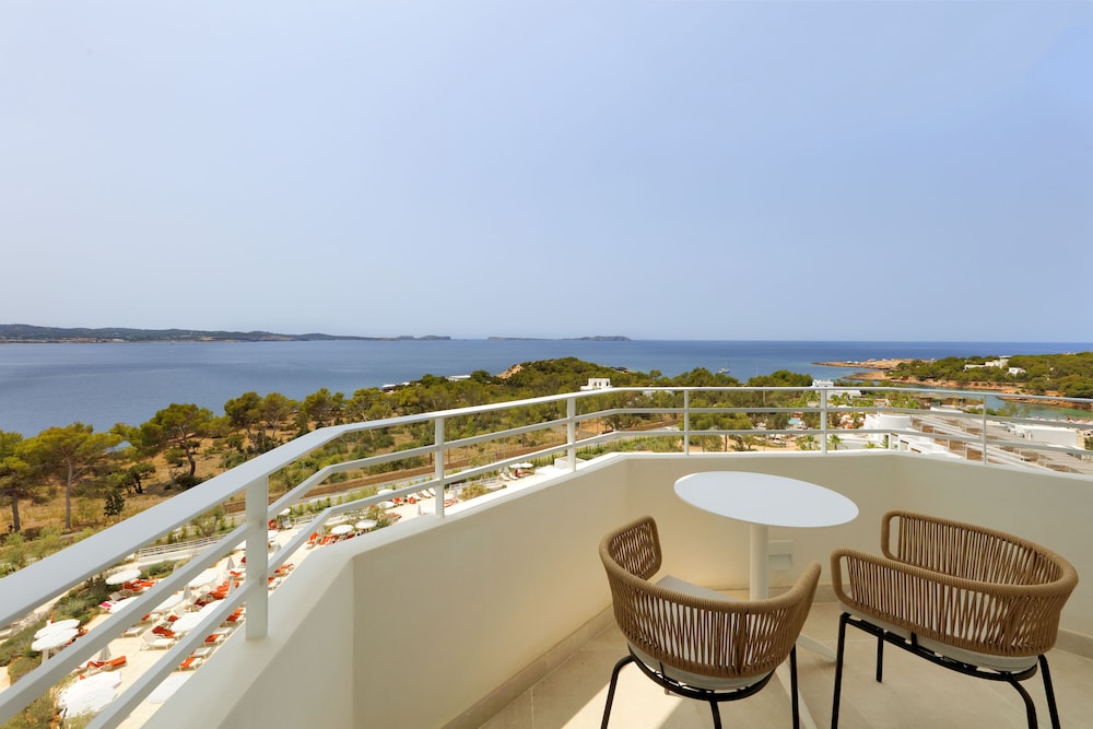 Suite, Sea View (Seafront) thumbnail 5