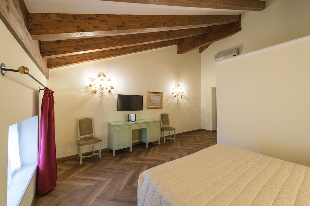Standard Double Room - Photo 1