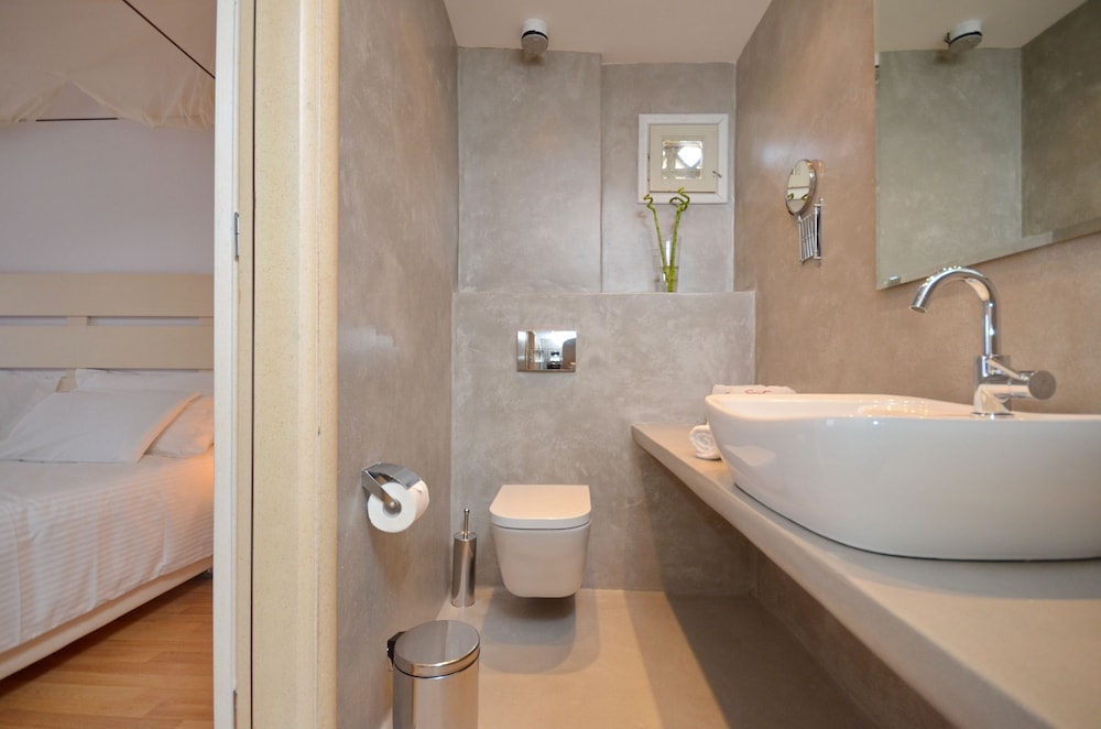 Standard Room - Photo 12