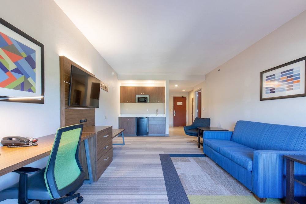 Suite - Photo 5