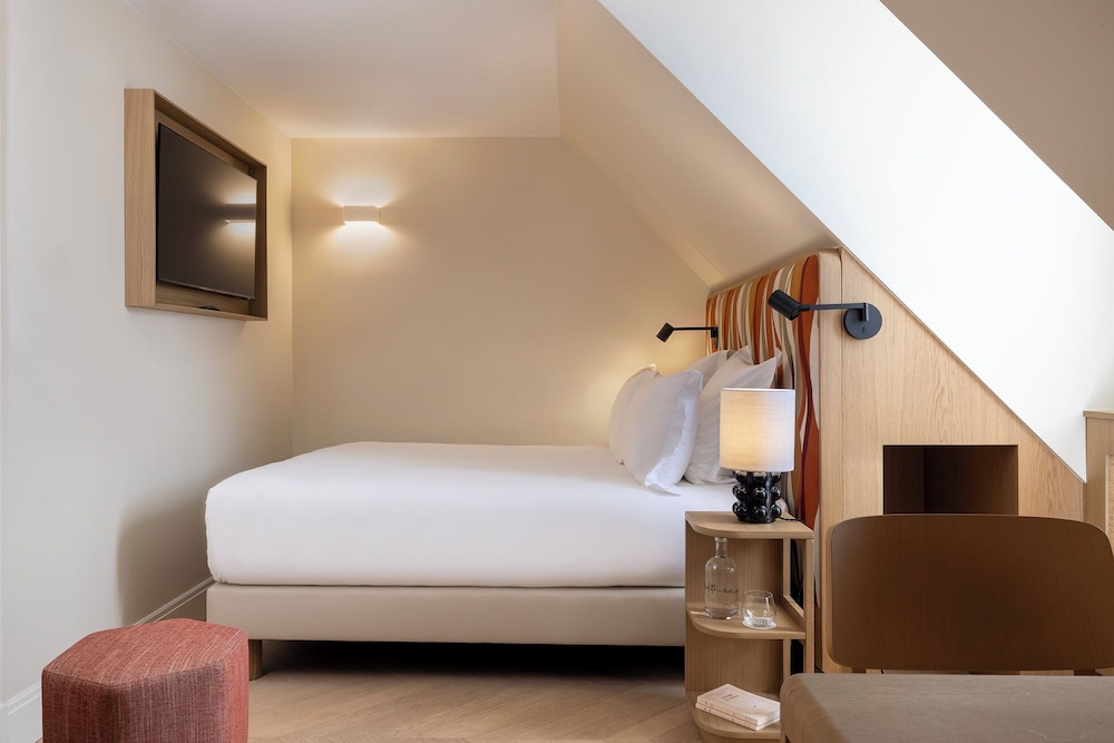 Superior Mansard Room photo 3