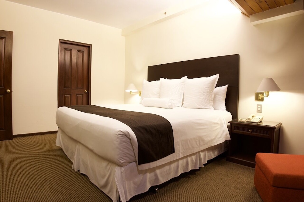 Senior Suite - Photo 6