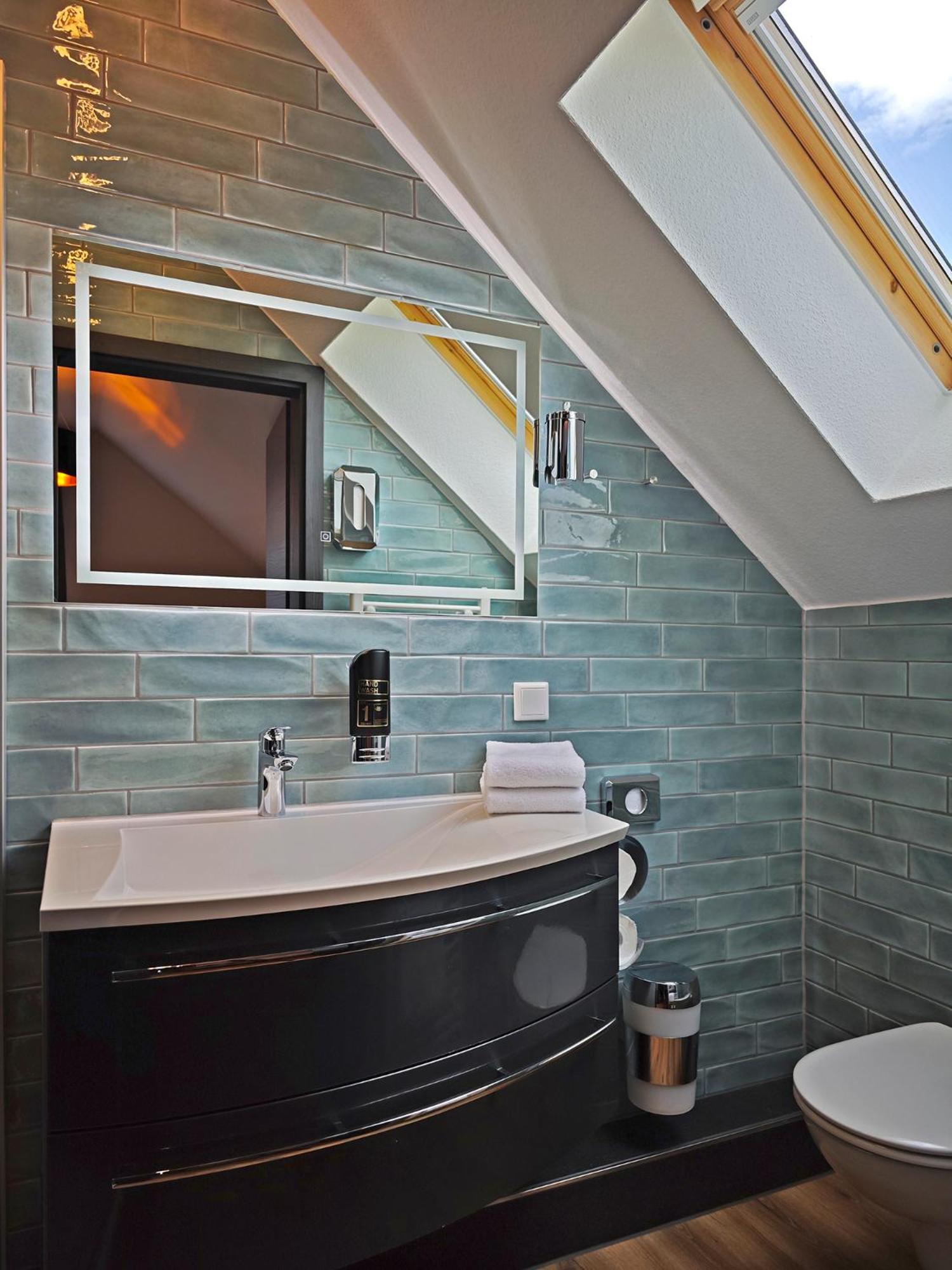 King Room with Balcony - Photo 3