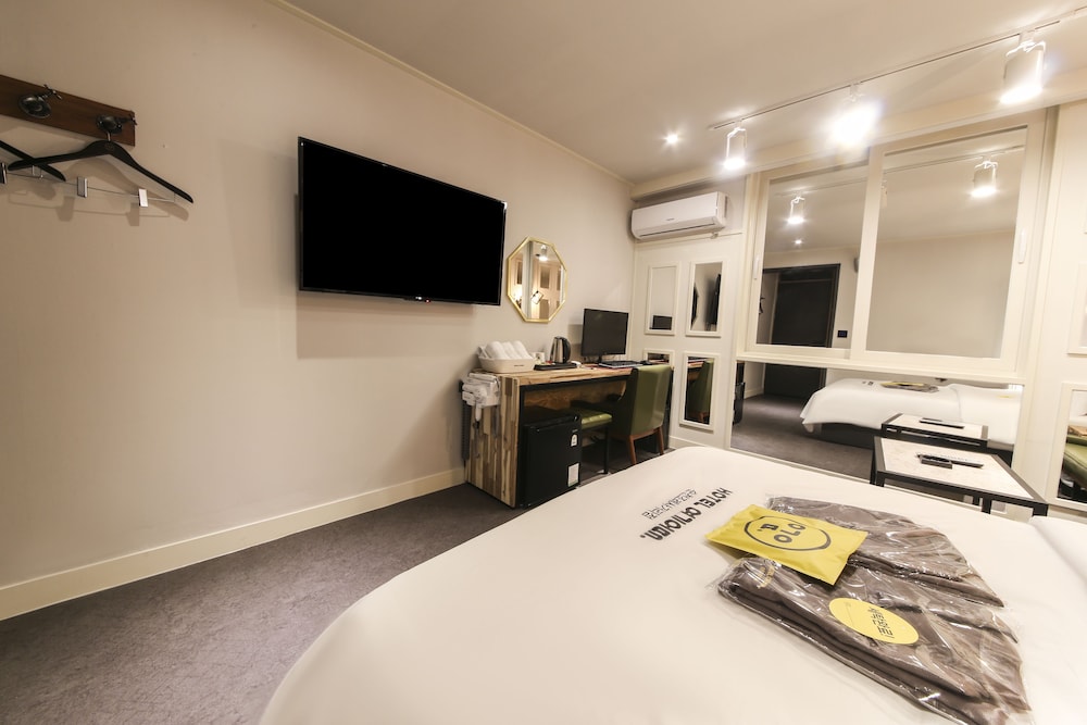 Deluxe Room, 1 Bedroom (Reserve breakfast before 10PM) photo 1