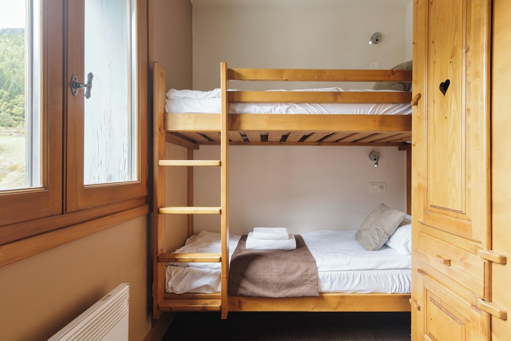 Family Apartment, Multiple Bedrooms (Vallorcine Buet 42 ski in / ski out) photo 3