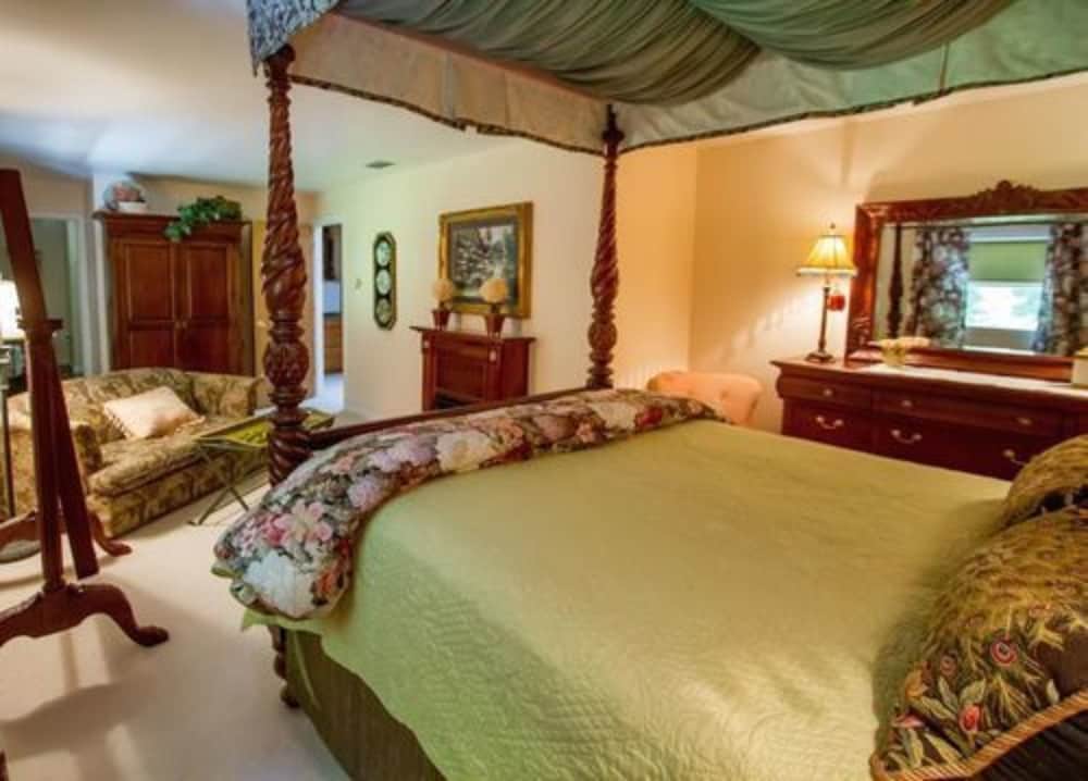 Forest Hill Suite photo 3