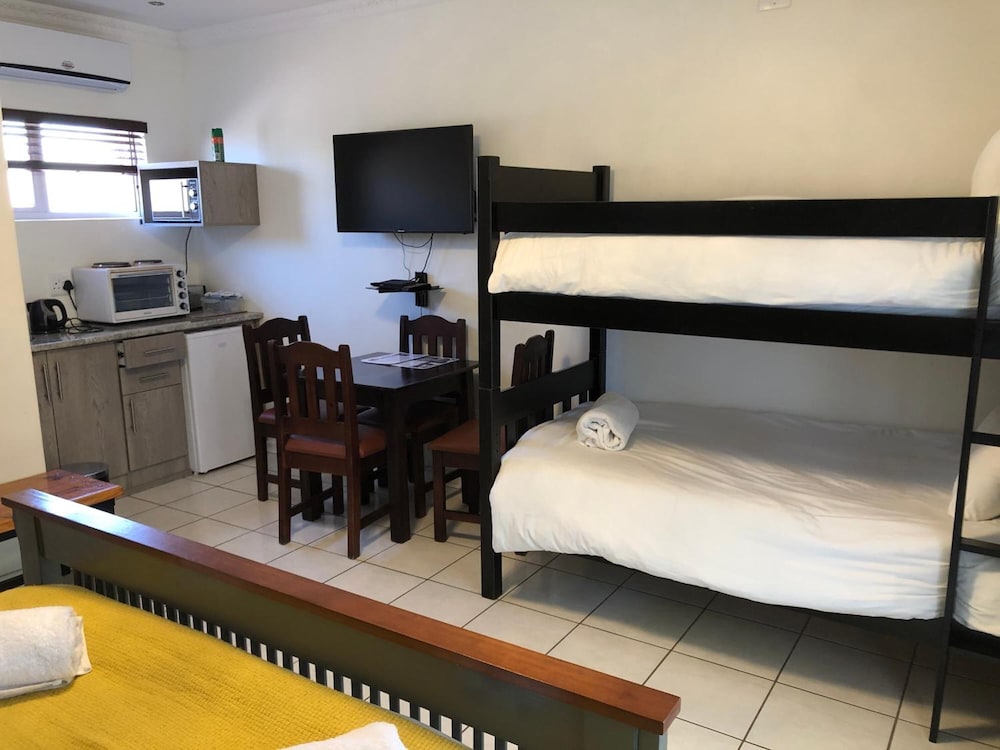 Standard Quadruple Room, Non Smoking, Kitchenette photo 1