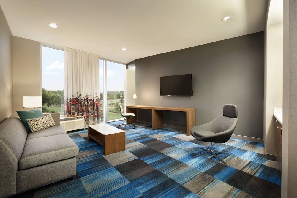 Suite, 1 King Bed with Sofa bed, Corner