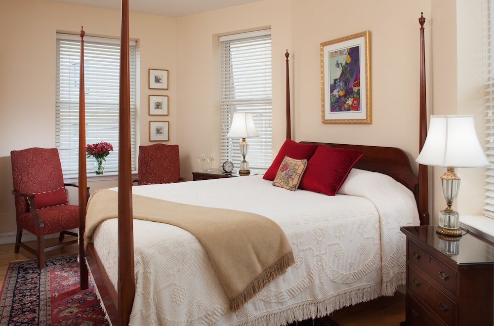Deluxe Room, 1 Queen Bed photo 1