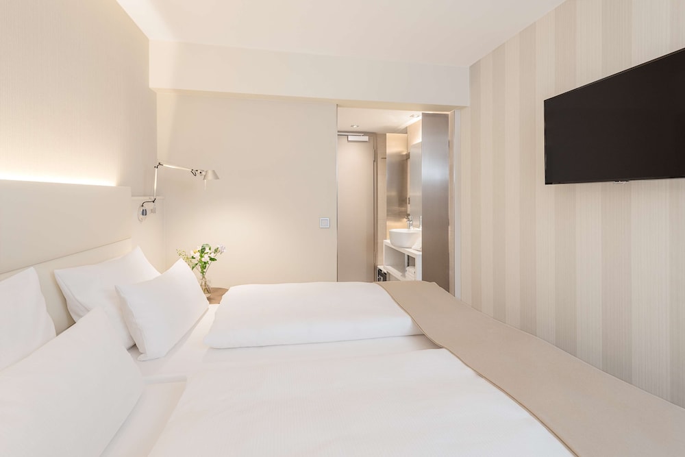 Superior Room (Extra Large Extra Bed 3 Adults)