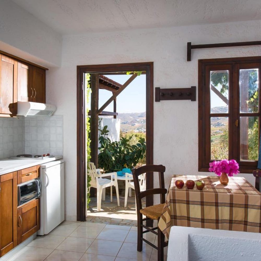 Apartment with Garden View and Bathtub photo 3