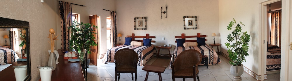 Family Room, 2 Bedrooms, 2 Bathrooms photo 3