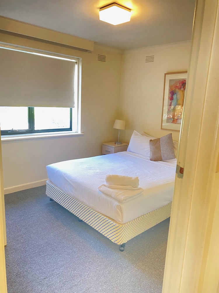 Executive One Bedroom Apartment - Albert Street Building - Photo 2