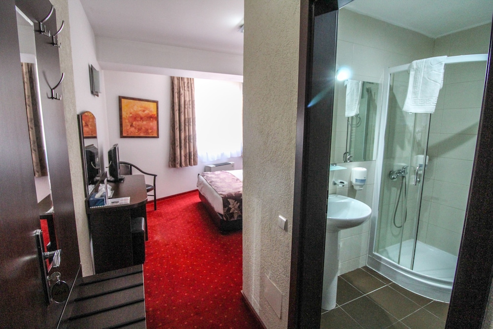 Standard Twin Room, Non Smoking photo 2