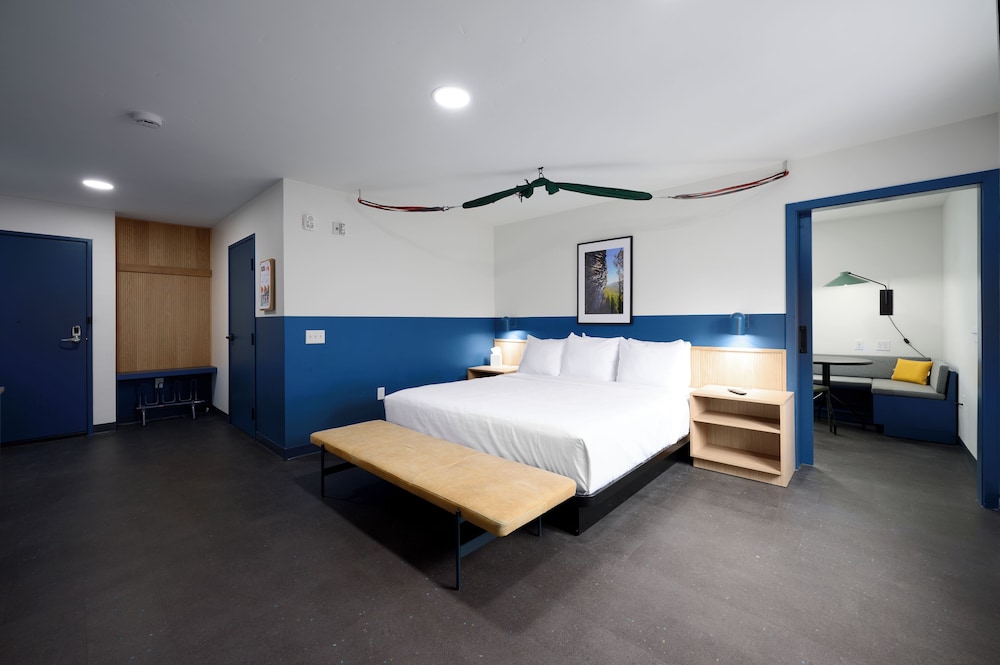 Suite, Multiple Beds, Mountain View (Family Room) photo 3