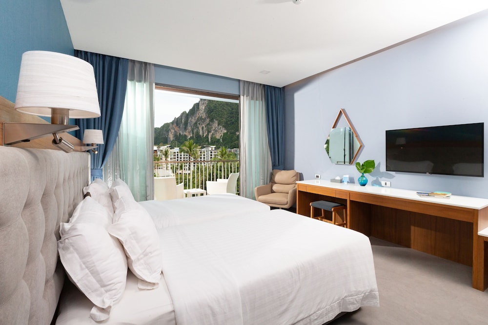 Deluxe Room with Balcony photo 3