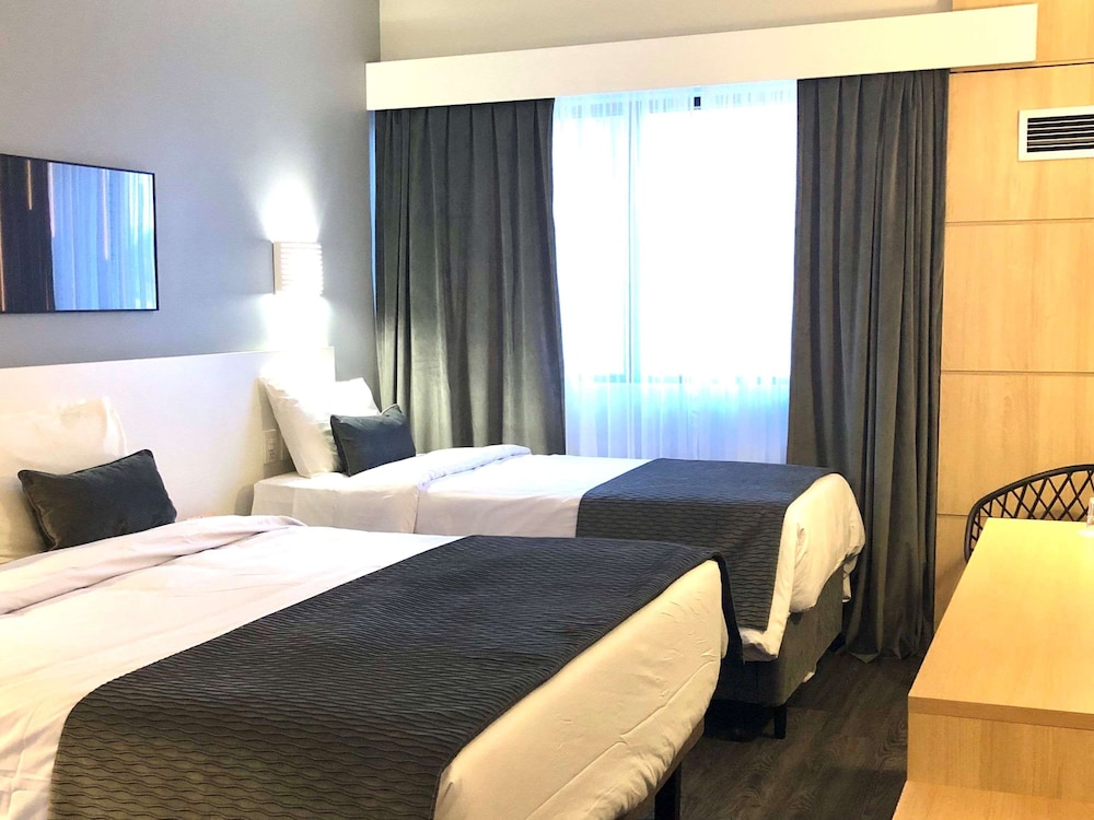 Standard Room, Multiple Beds - Photo 1