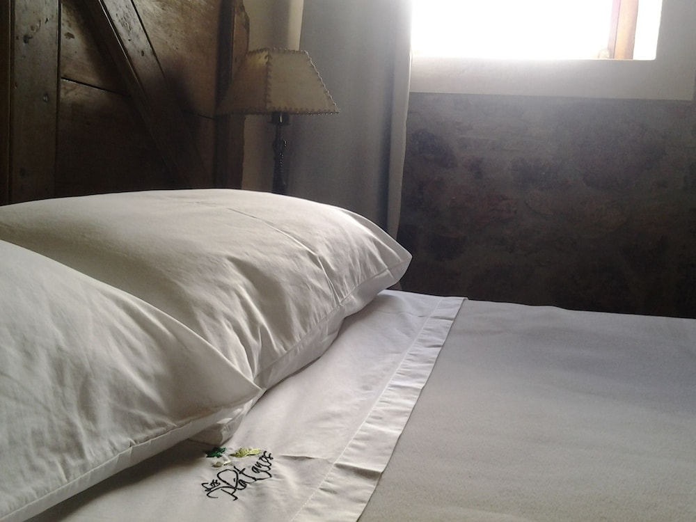 Double Room, 1 Queen Bed, Hill View photo 1