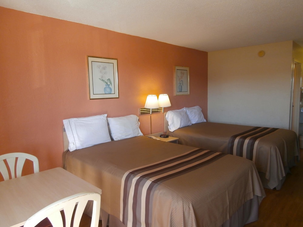 Room, 2 Double Beds, Smoking - Photo 3