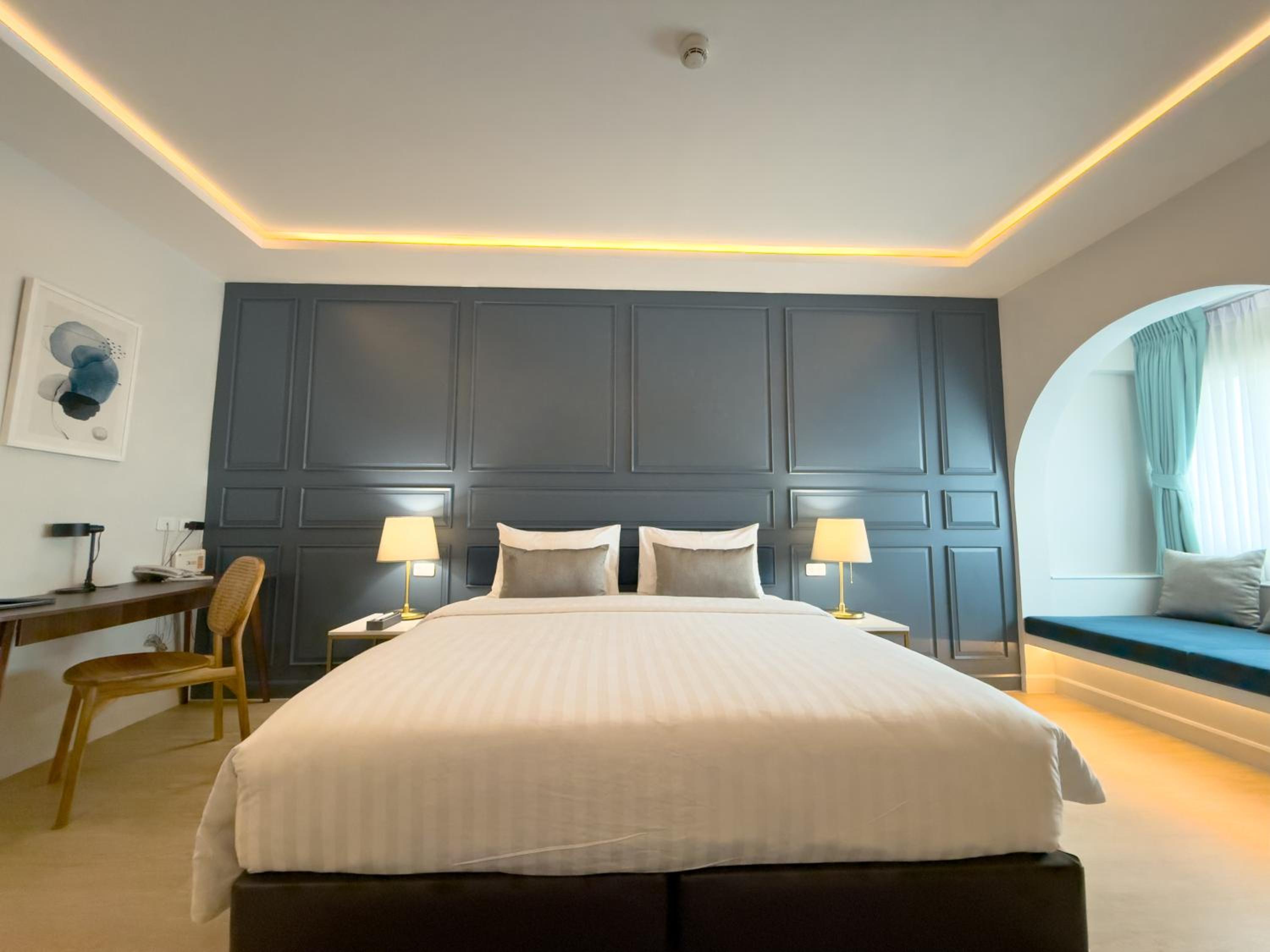 Deluxe King Room photo 2