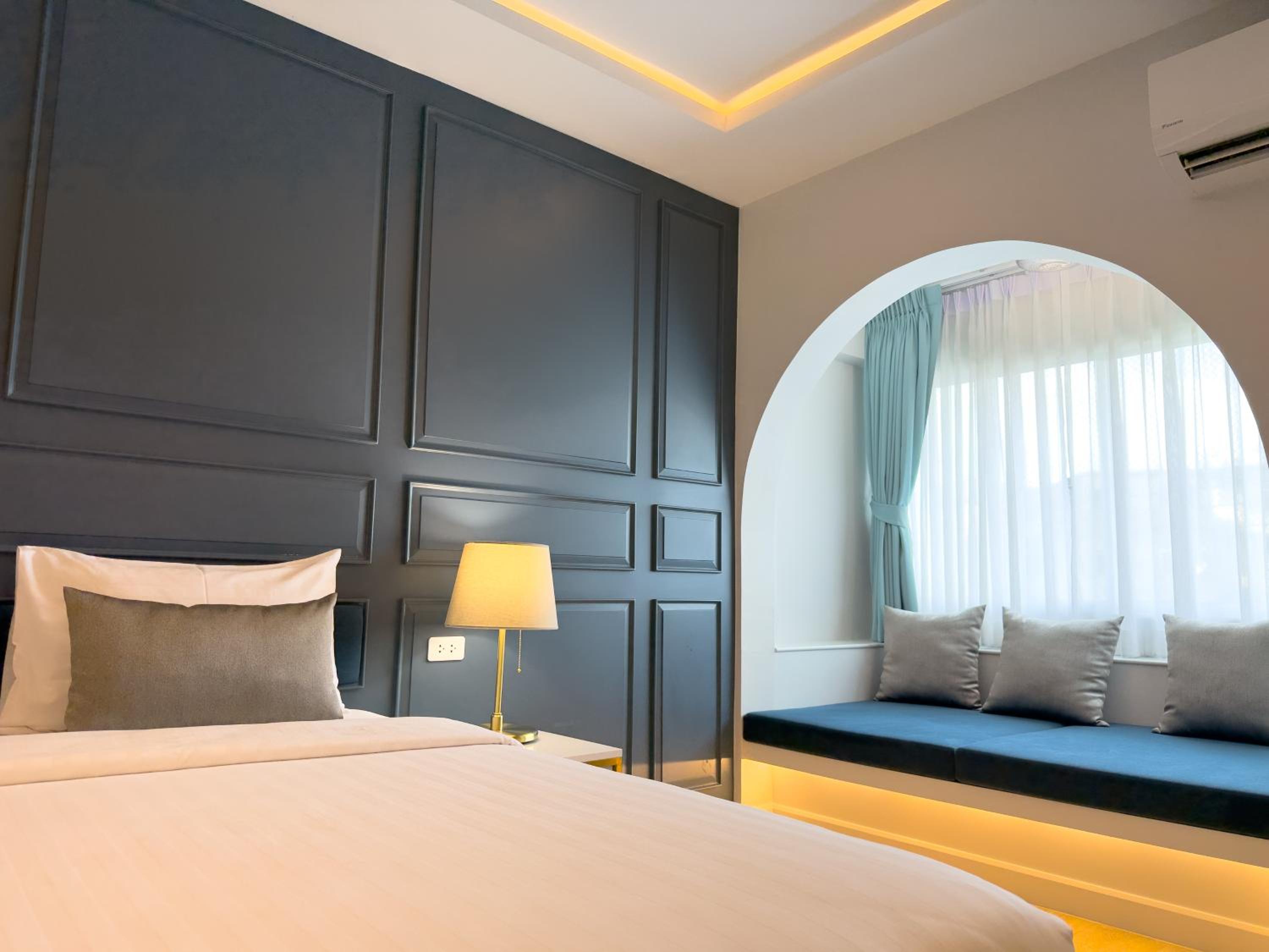 Deluxe King Room photo 3