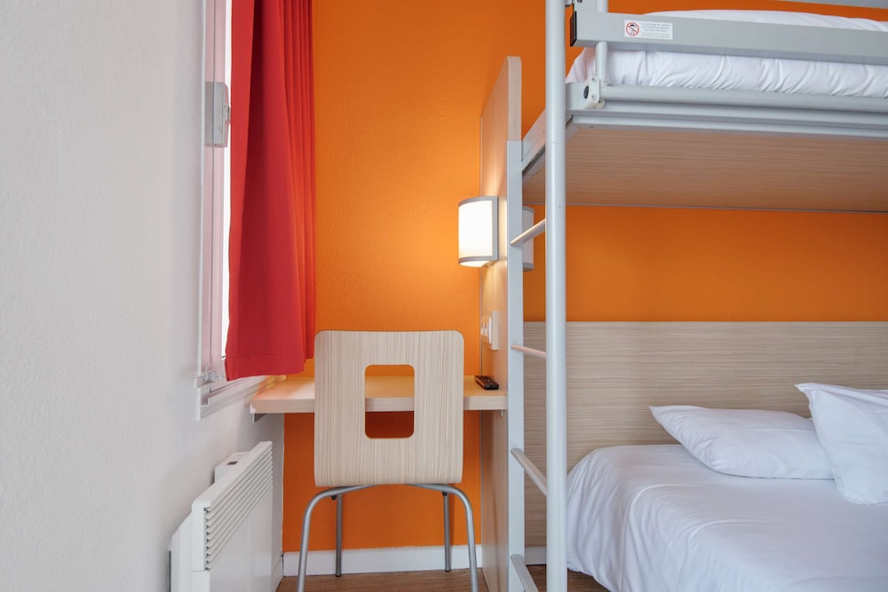 Standard Room, Multiple Beds (1 Double and 1 Single bed) - Photo 4