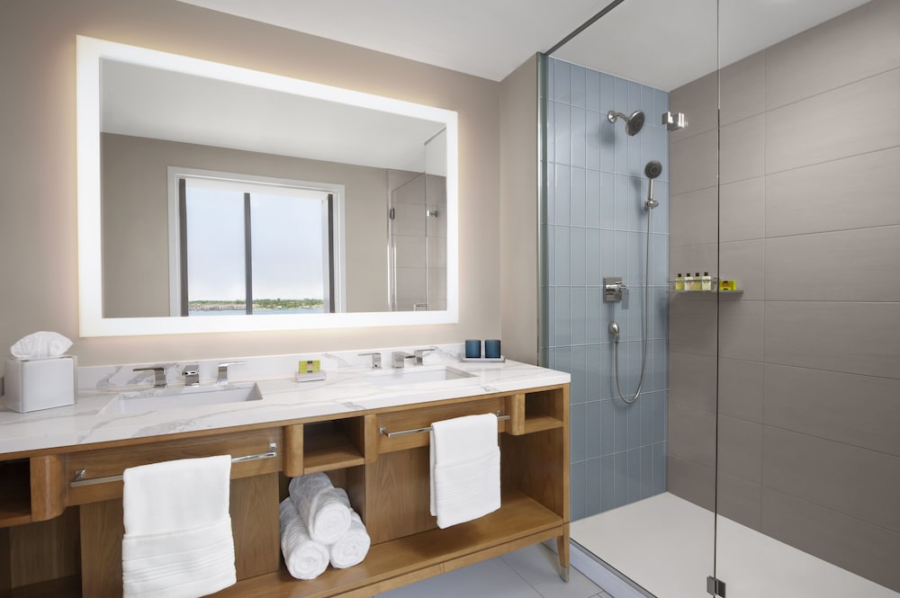 Suite, 1 Bedroom, Accessible Bathtub, Non Smoking (Communications) thumbnail 6