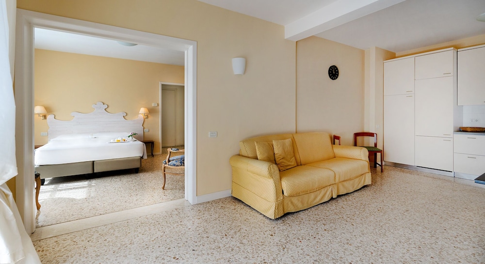 Gallery Apartment photo 2
