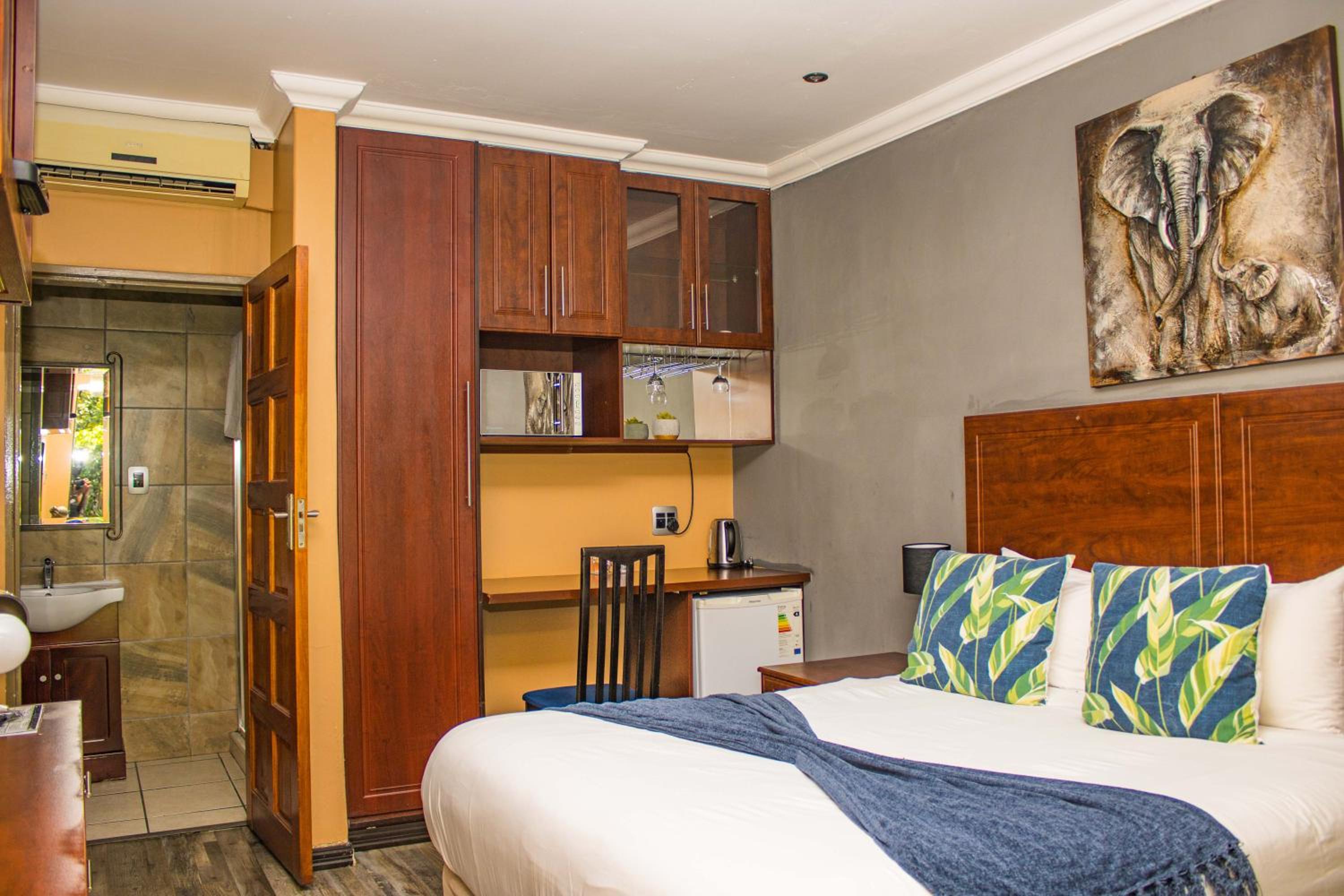 Superior Double or Twin Room photo 3
