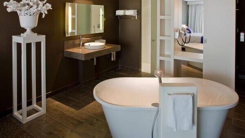 Comfort twin room with bathtub photo 2