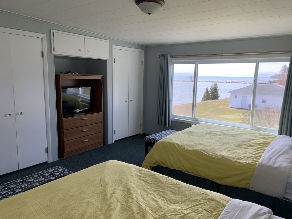 Junior Room, Lake View 204, Not Pet Friendly photo 3