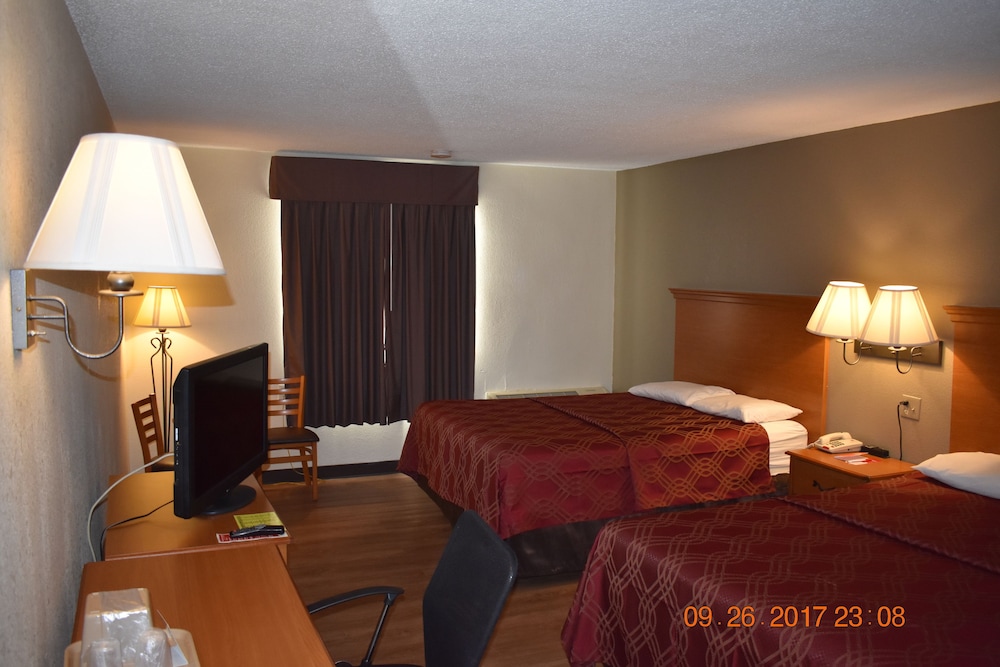 Economy Double Room, 2 Queen Beds - Photo 5