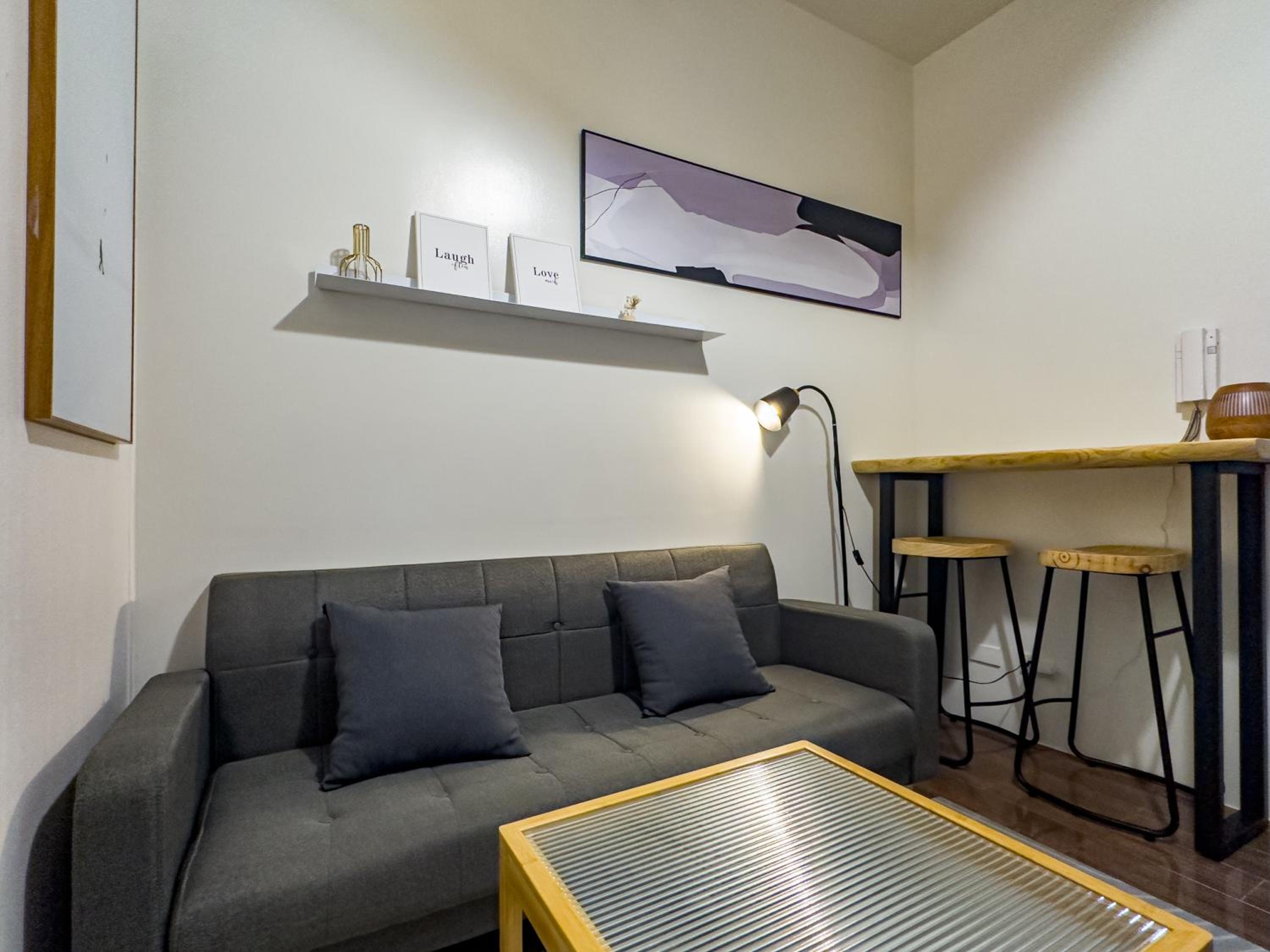 One-Bedroom Standard Apartment photo 2
