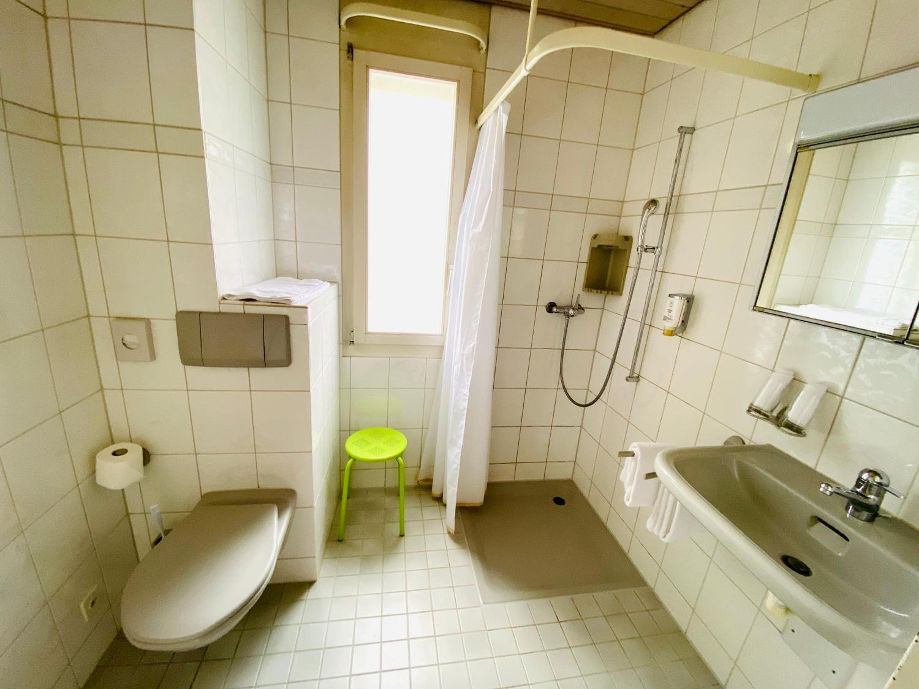 Deluxe Double or Twin Room - Photo 9