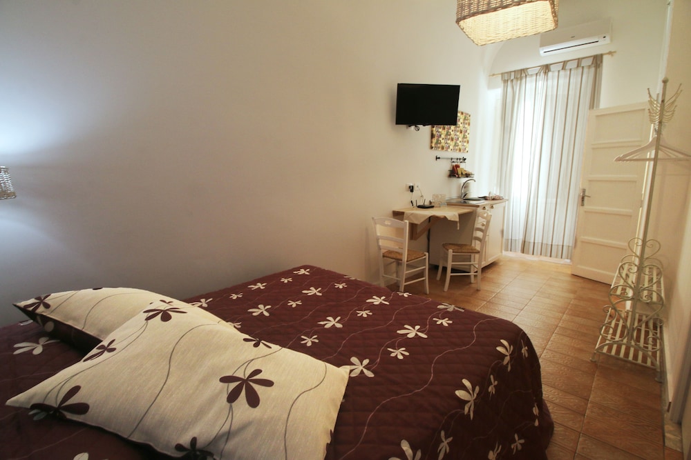 Standard Apartment (Vico Amalfitana 47) photo 3