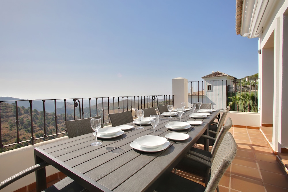 Villa, 5 Bedrooms, Non Smoking, Sea View photo 2