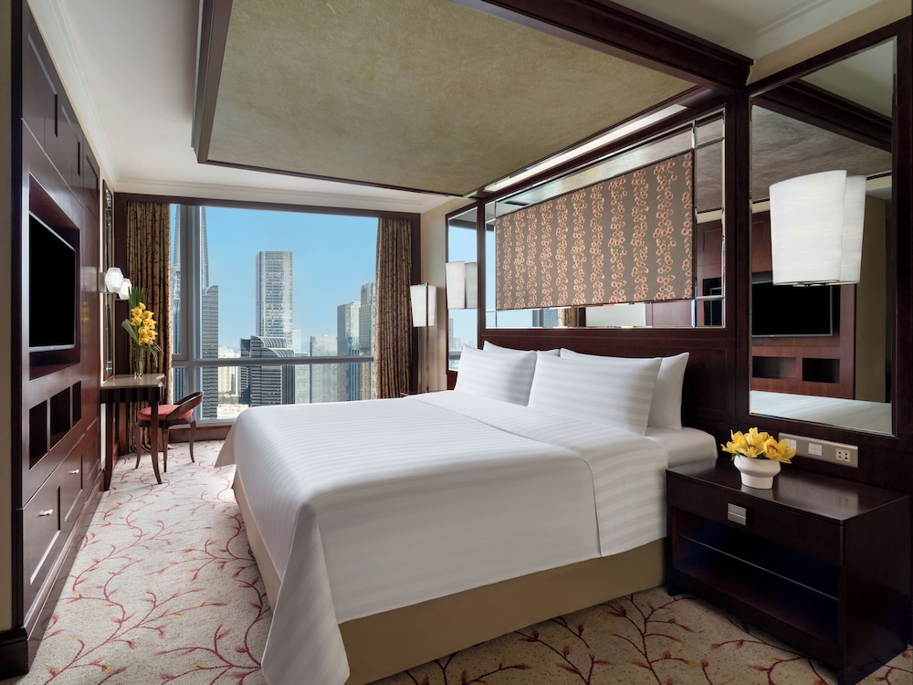 Horizon Premier King Room with Executive Lounge Access